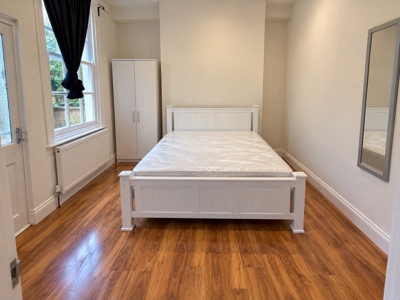 Flat Camberwell New Road in Greater London