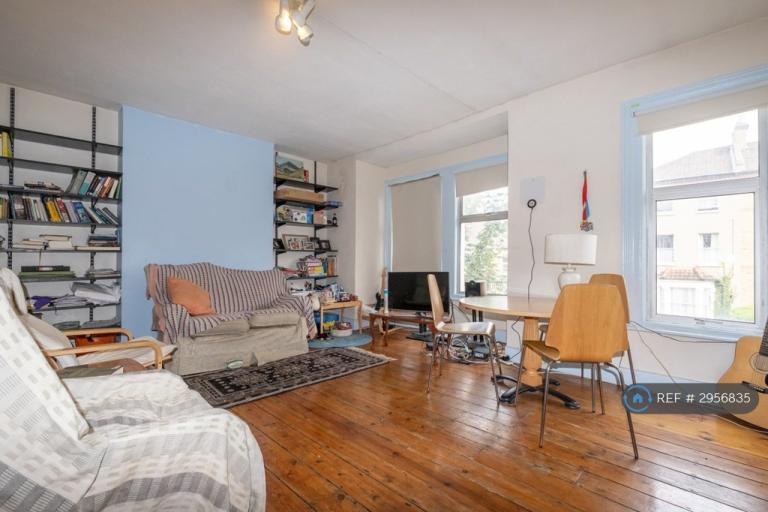 Flat Martell Road in Greater London