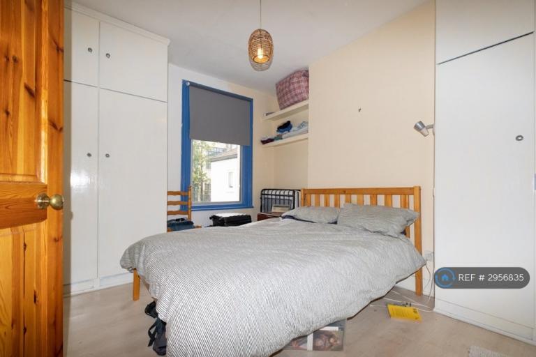 Flat Martell Road in Greater London