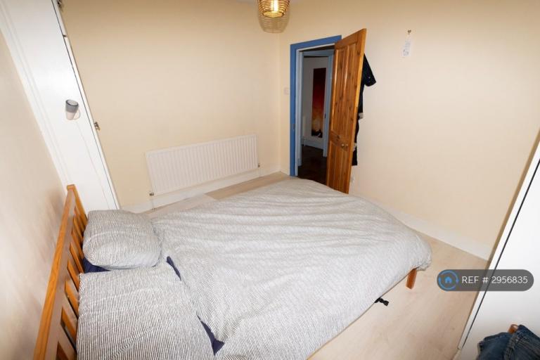 Flat Martell Road in Greater London