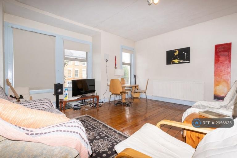 Flat Martell Road in Greater London