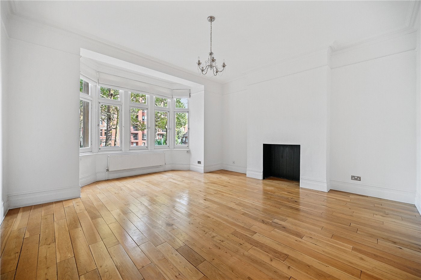 Flat Iverna Court in Greater London