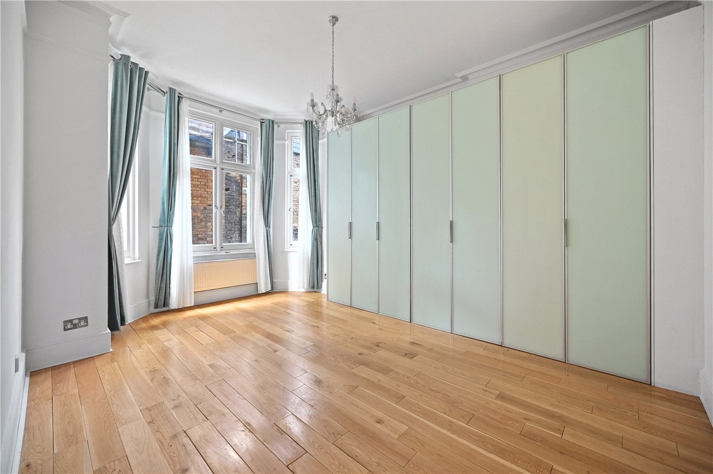 Flat Iverna Court in Greater London