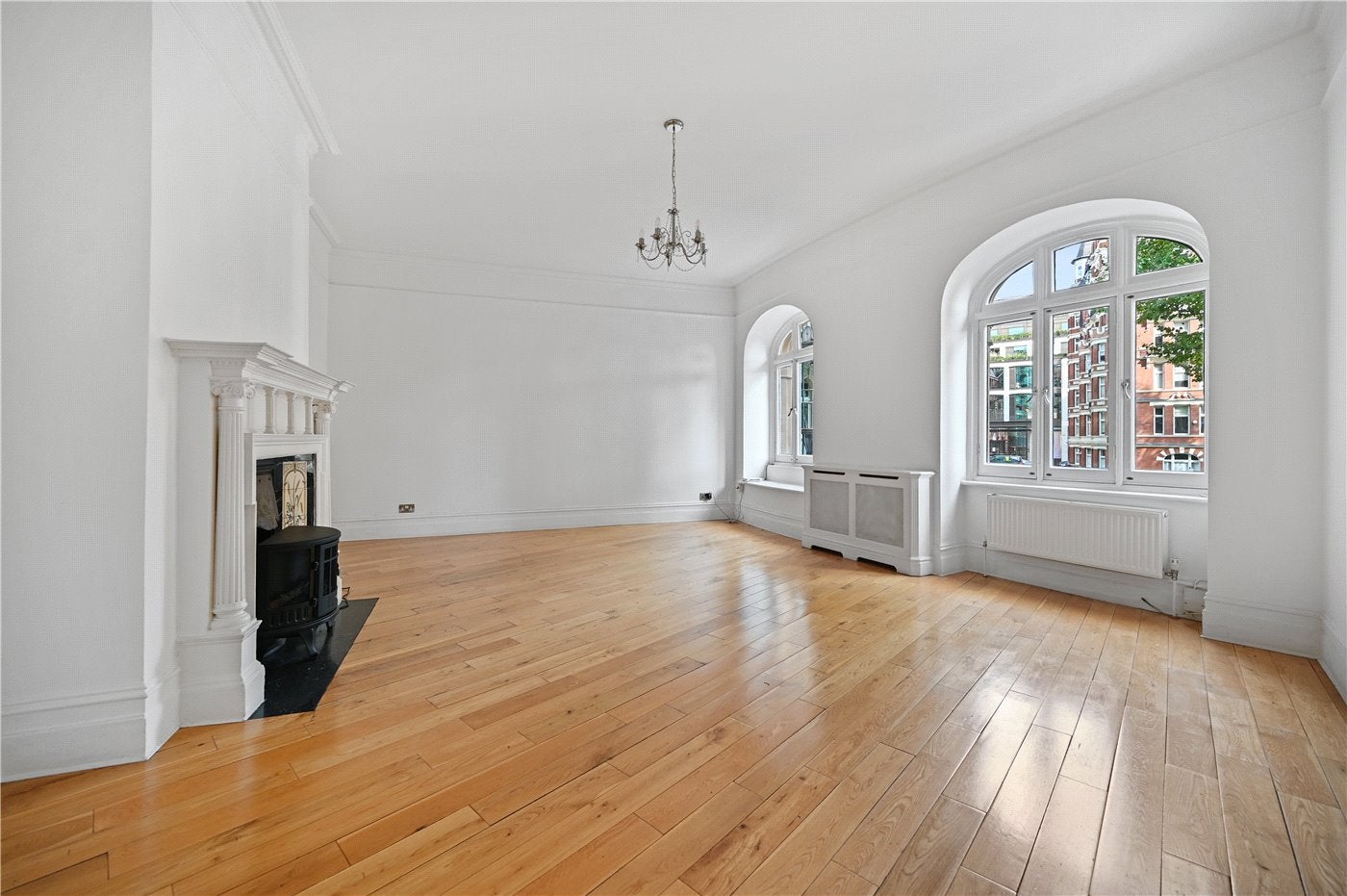 Flat Iverna Court in Greater London