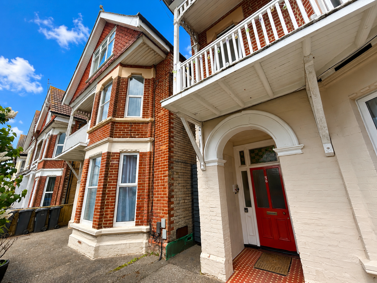 Flat Grosvenor Gardens in Bournemouth