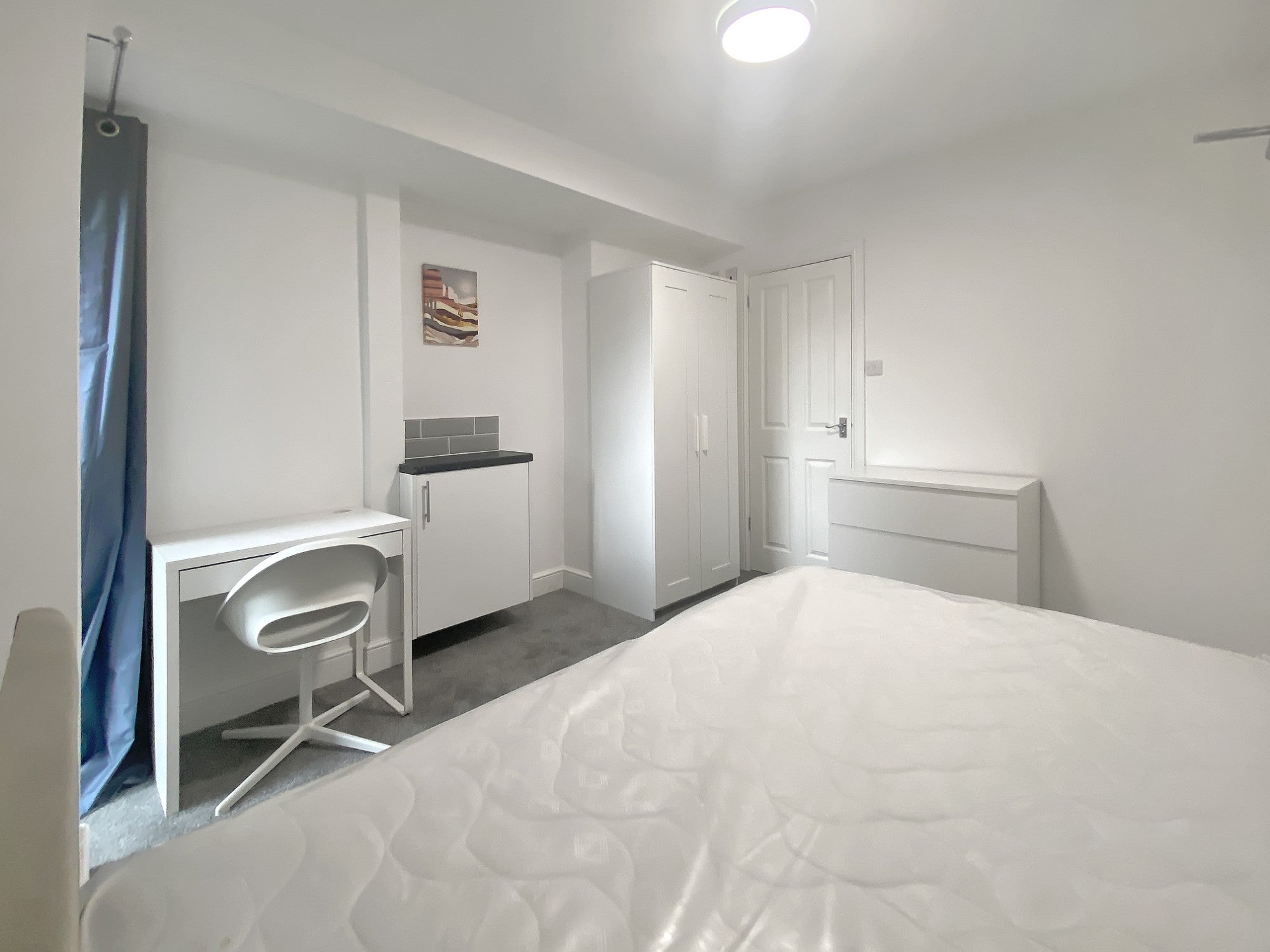 Room Ivy Road in Greater London