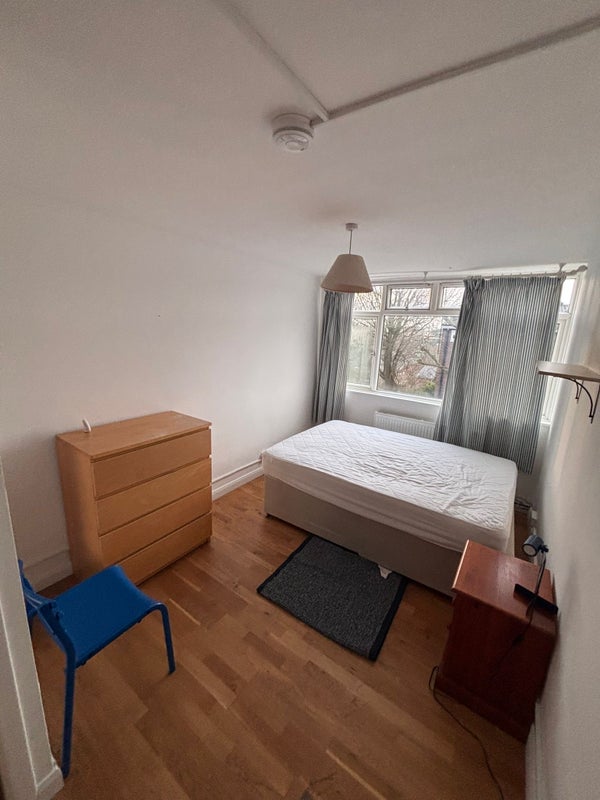 Room Murfett Close in Greater London