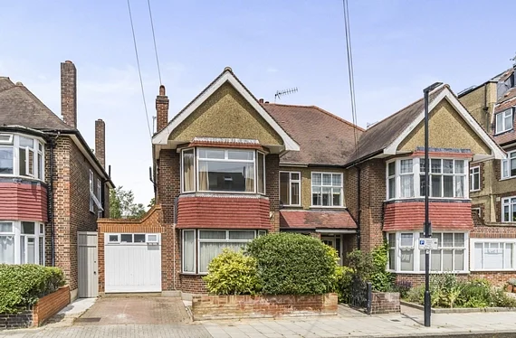 Flat West Road in Greater London