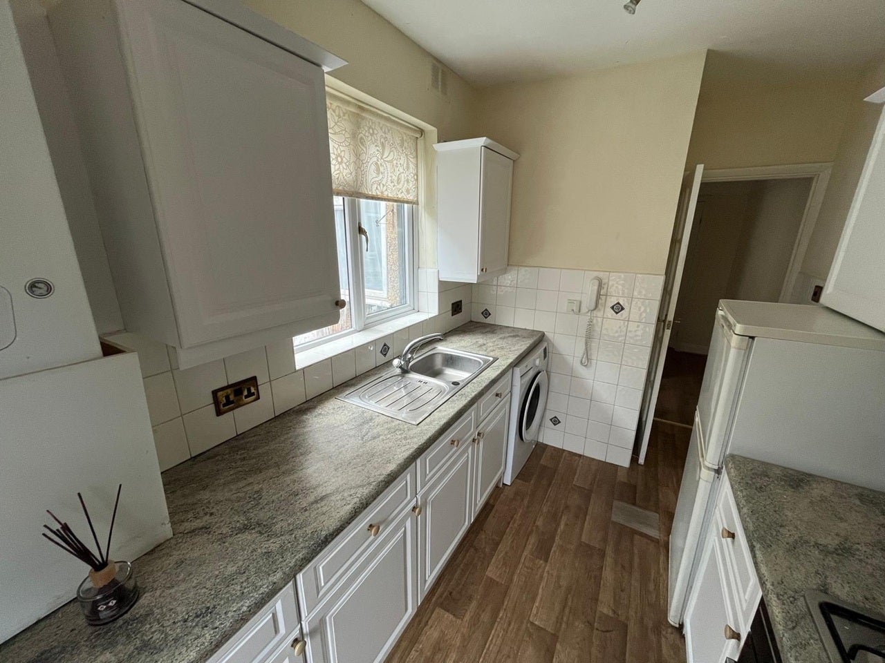 Flat Beresford Gardens in Greater London
