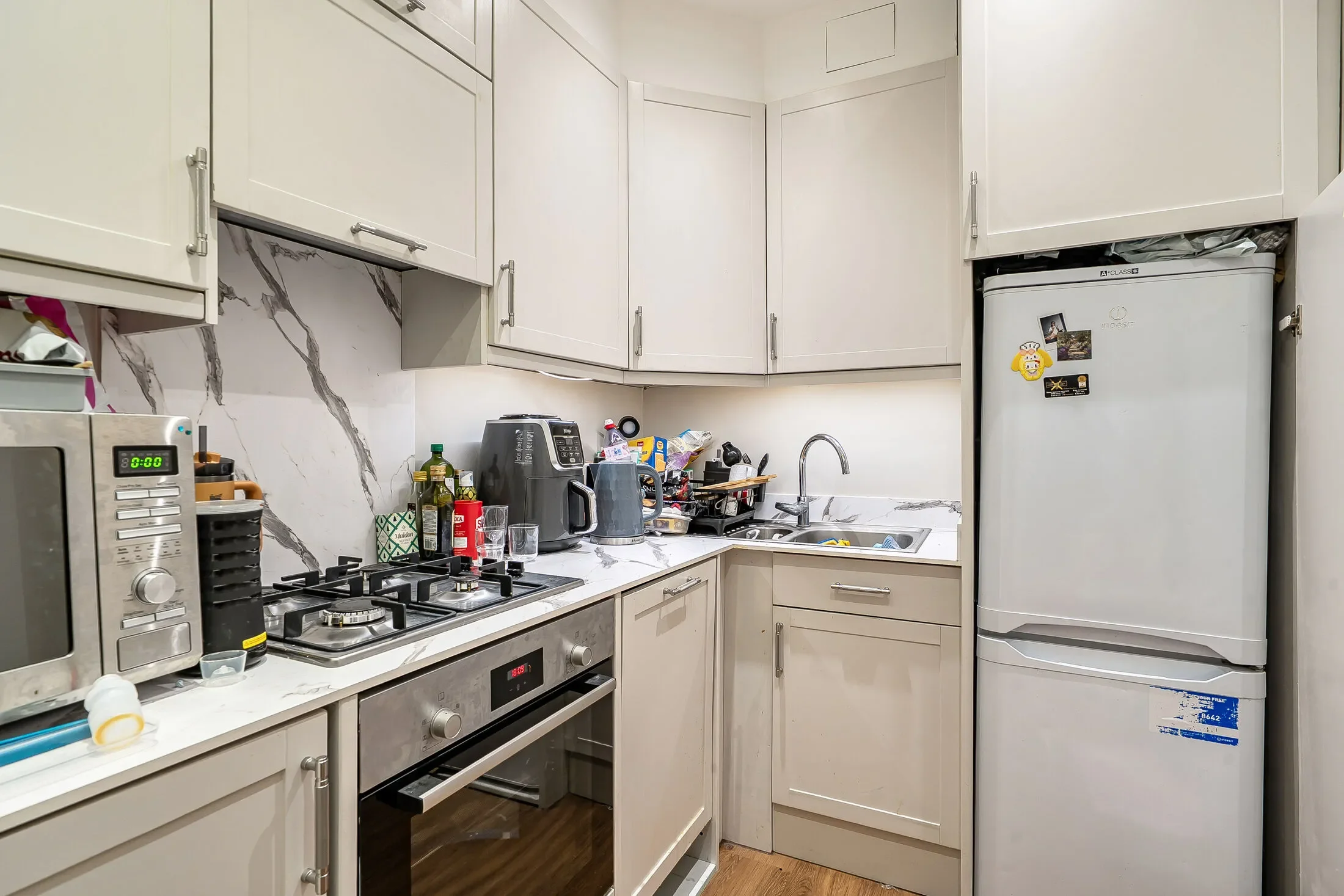 Flat Gloucester Road in Greater London