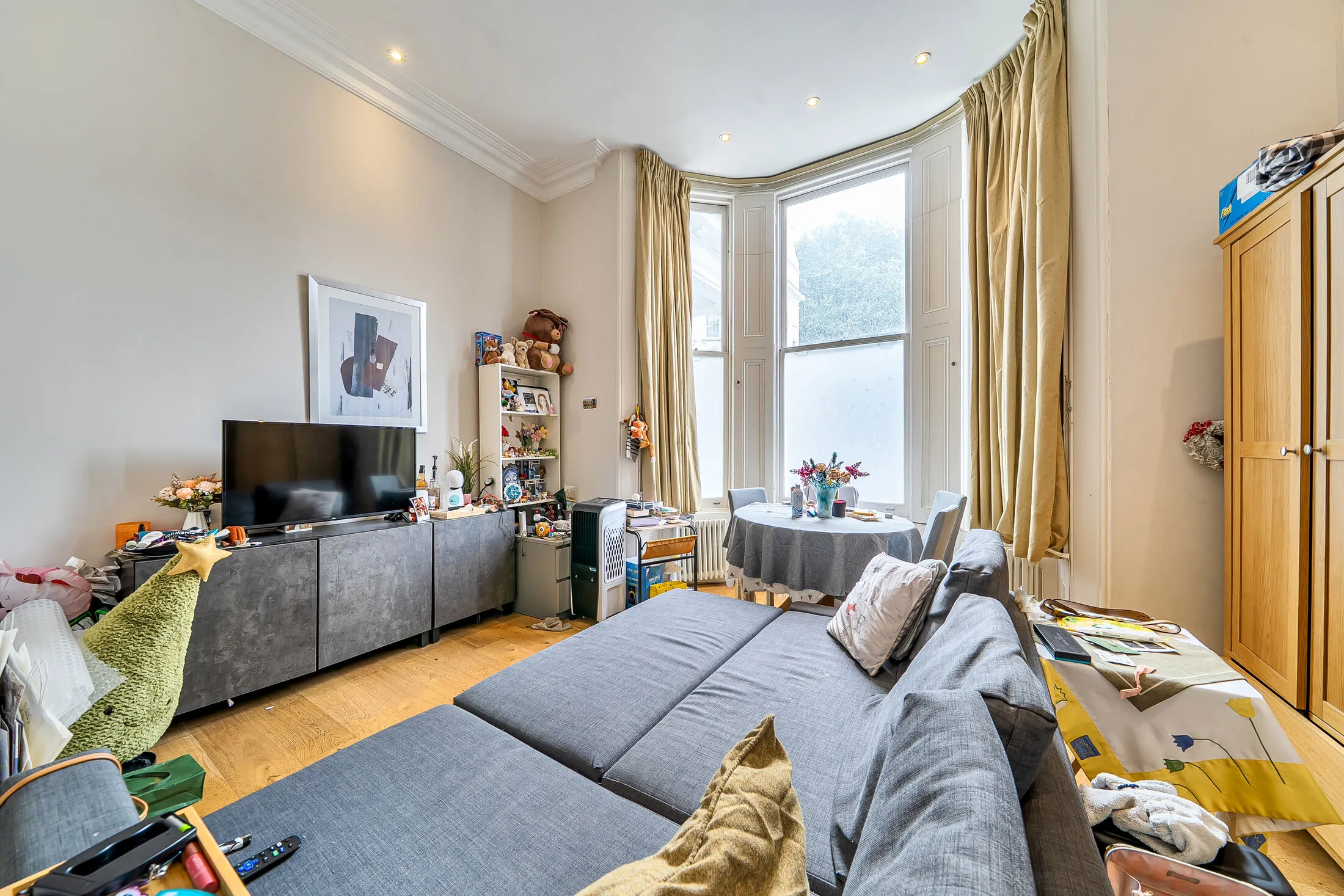 Flat Gloucester Road in Greater London