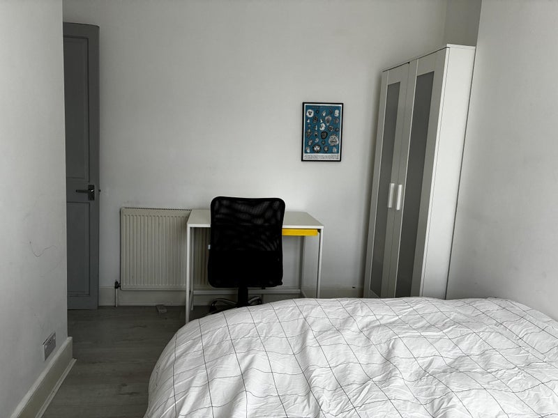 Room St George's Road in Greater London