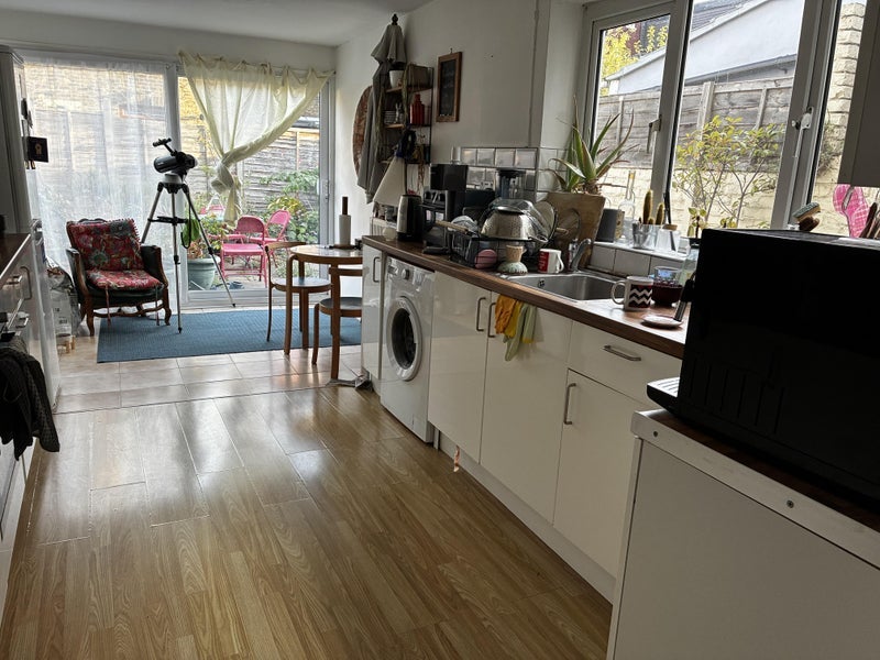 Room St George's Road in Greater London