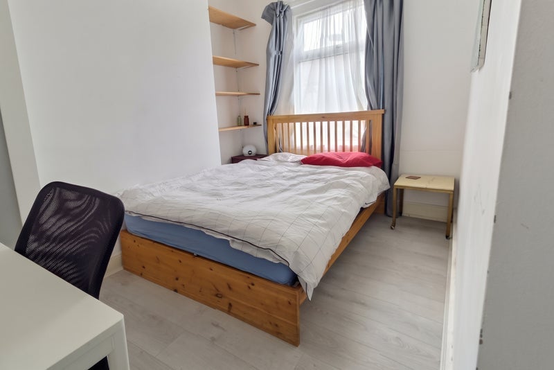 Room St George's Road in Greater London