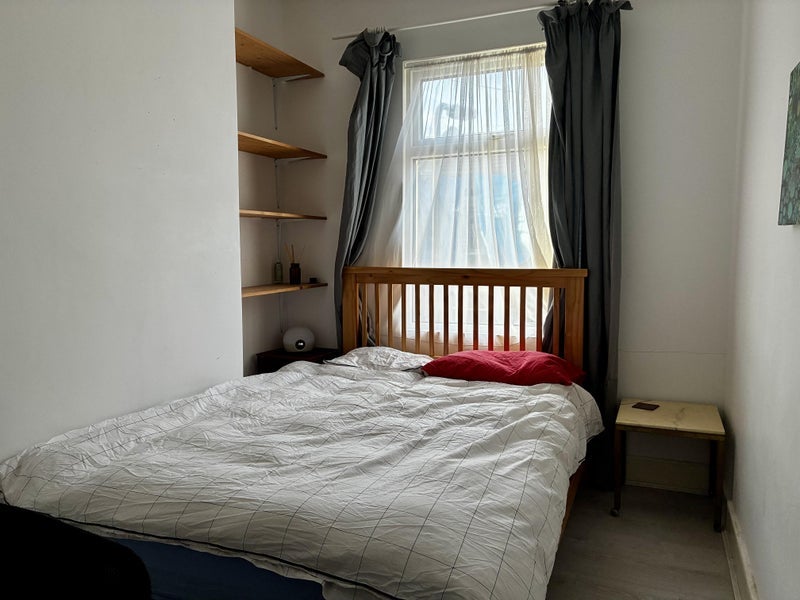 Room St George's Road in Greater London