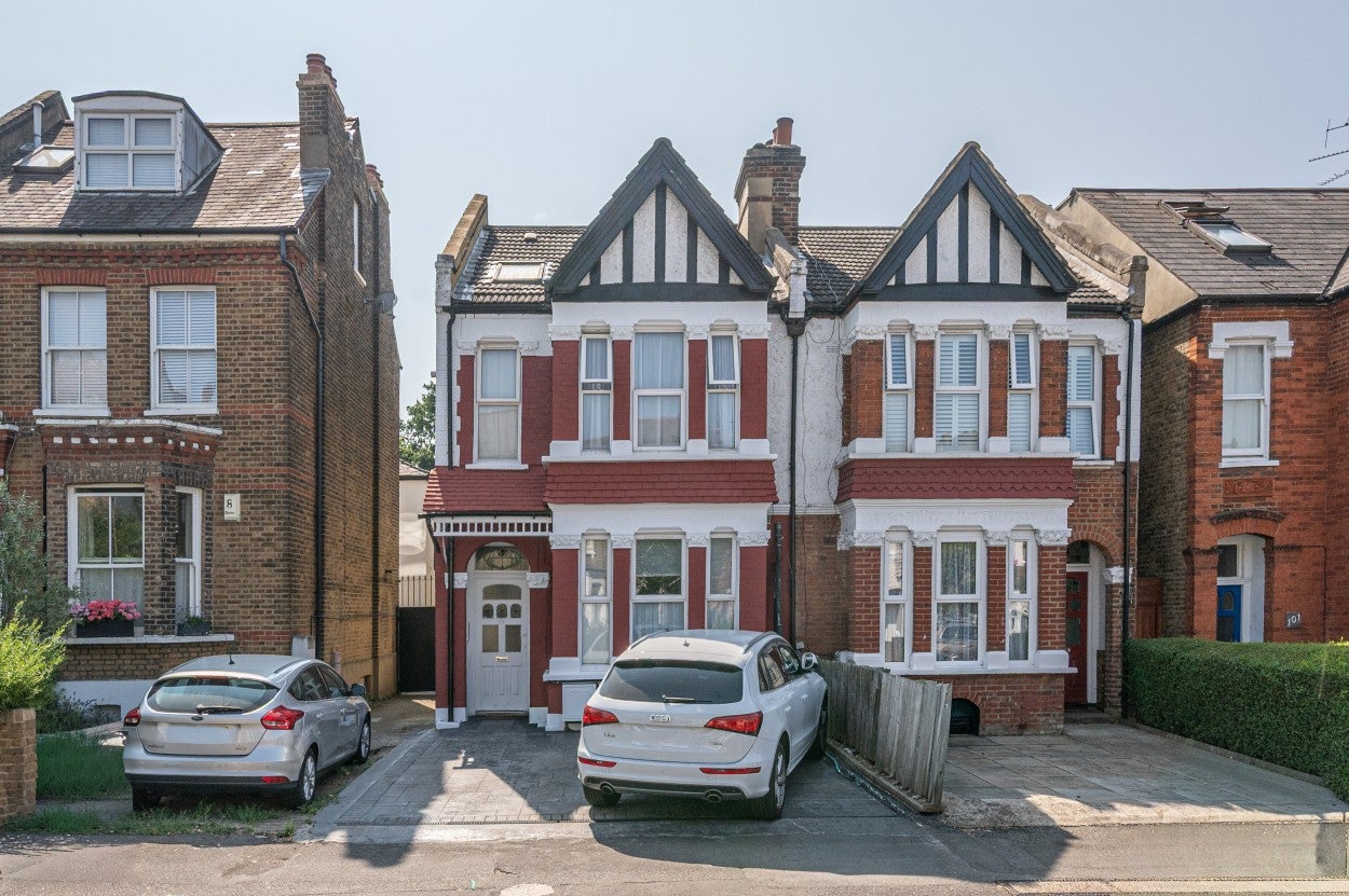 Flat Lewin Road in Greater London