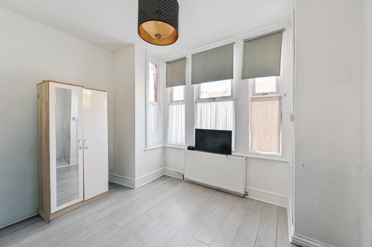 Flat Lewin Road in Greater London