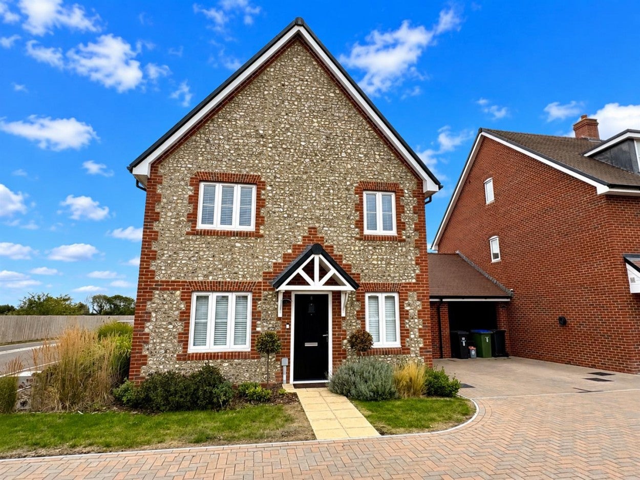 House Boweries Road in Arun