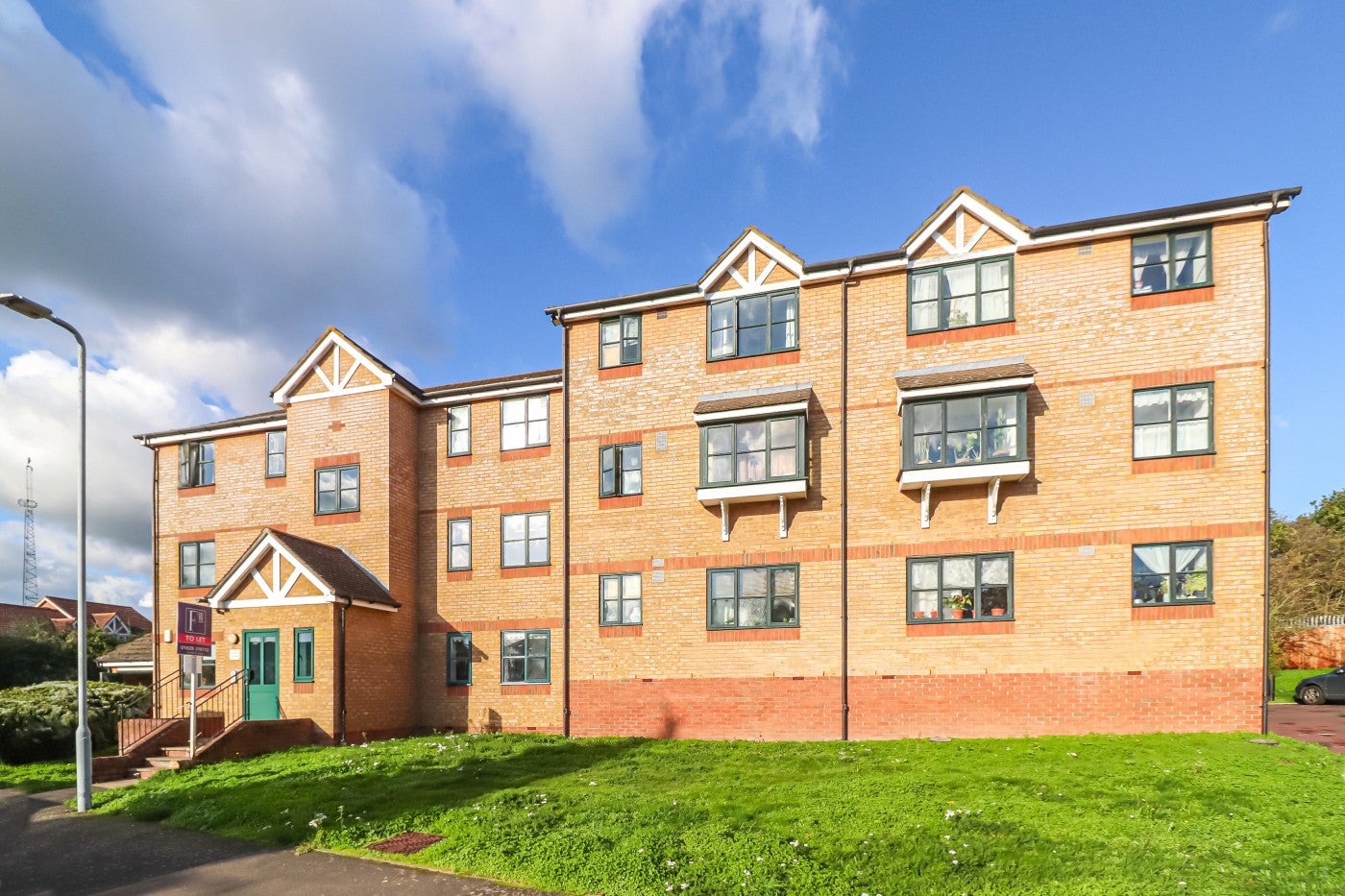 Flat Lovegrove Drive in Slough