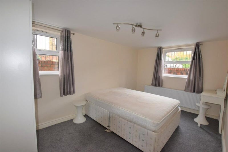 Room Browmere Drive in Manchester