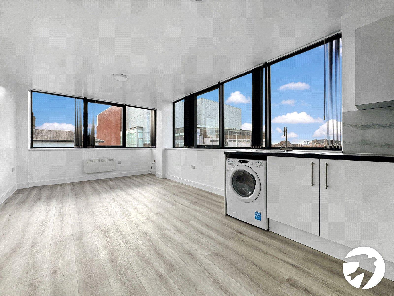 Flat William Barefoot Drive in Greater London