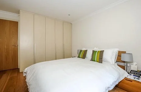 Flat Queens Gardens in Greater London