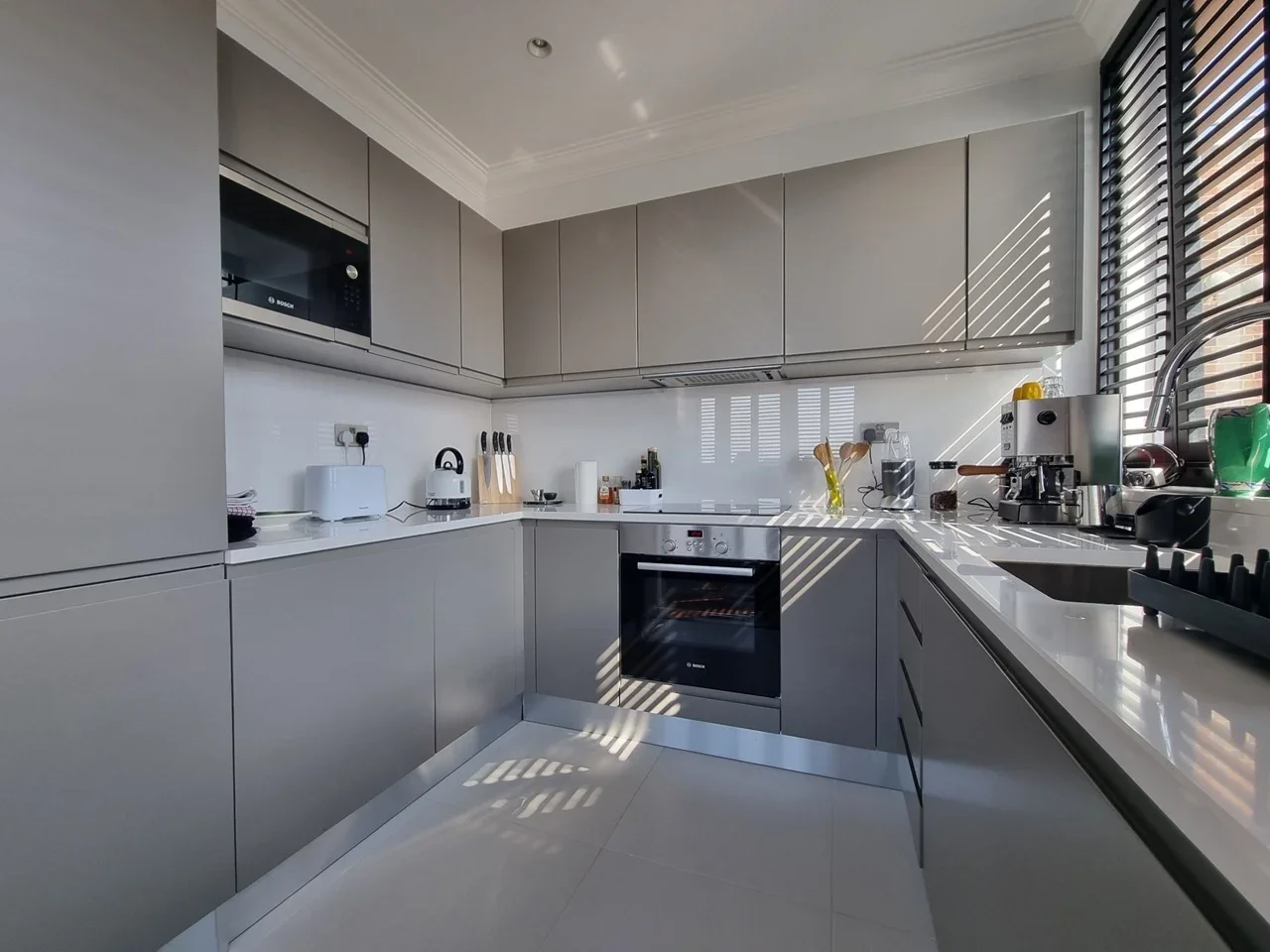 Flat Mercers Road in Greater London