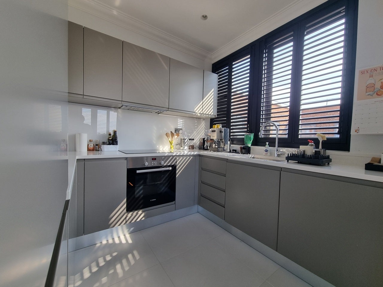 Flat Mercers Road in Greater London