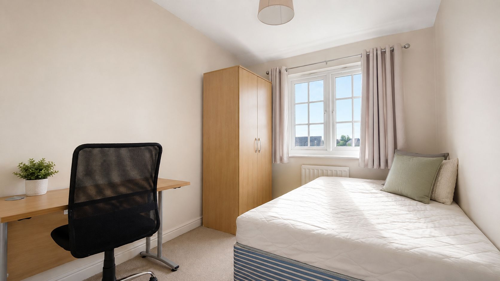 Room Great Clover Leaze in Harry Stoke