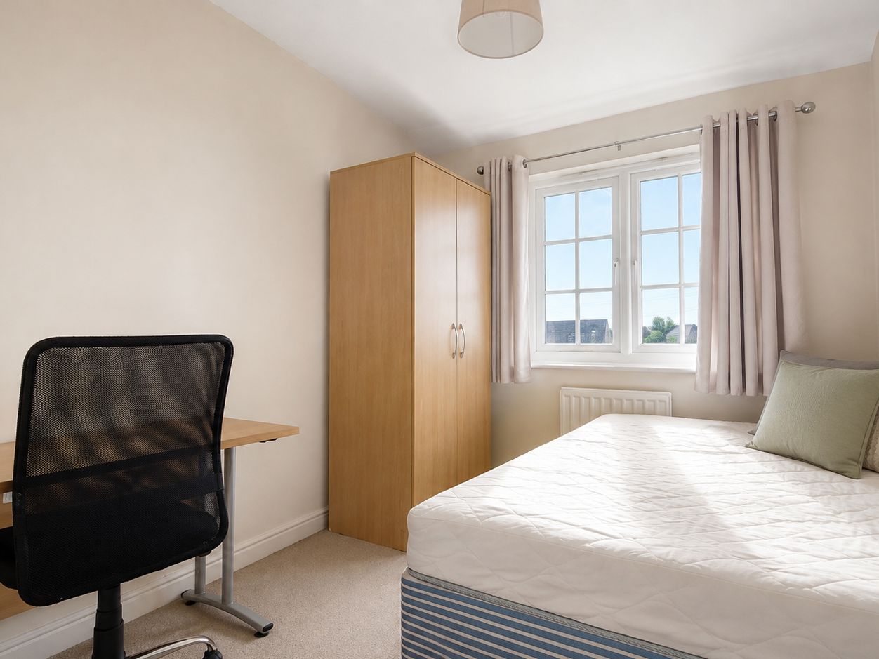 Room Great Clover Leaze in Harry Stoke