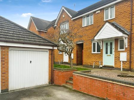 House Woodpecker Close in Rushcliffe
