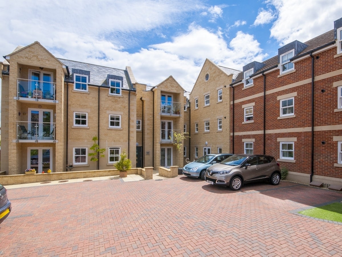 Flat Woodstock Road in West Oxfordshire