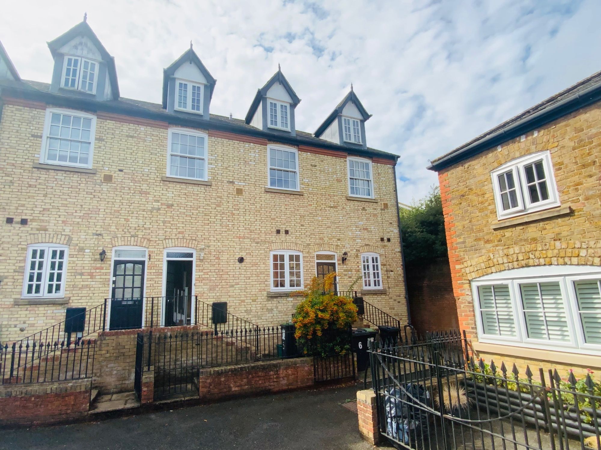 House Kings Hill Avenue in Tonbridge and Malling
