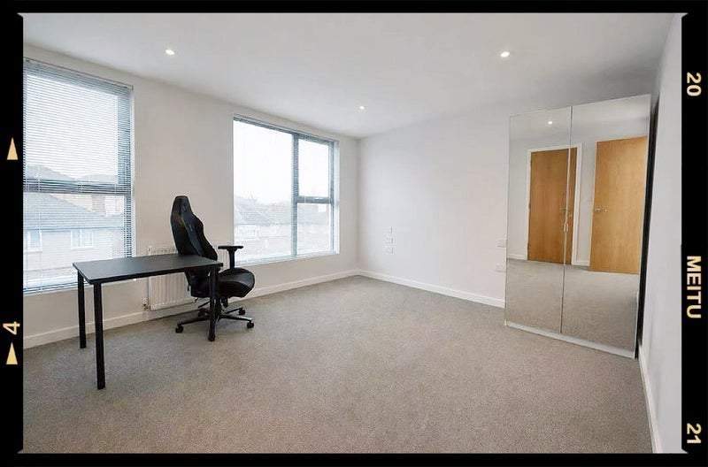 Flat Riverside Gardens in Greater London