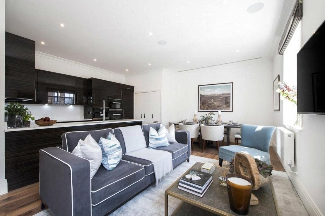 Flat Rainville Road in Greater London