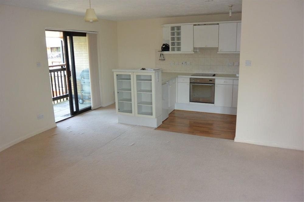 Flat Barrington Mews in Milton Keynes