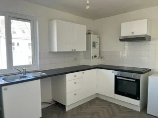 Flat Holmesdale Road in Greater London
