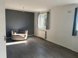 Flat Holmesdale Road in Greater London
