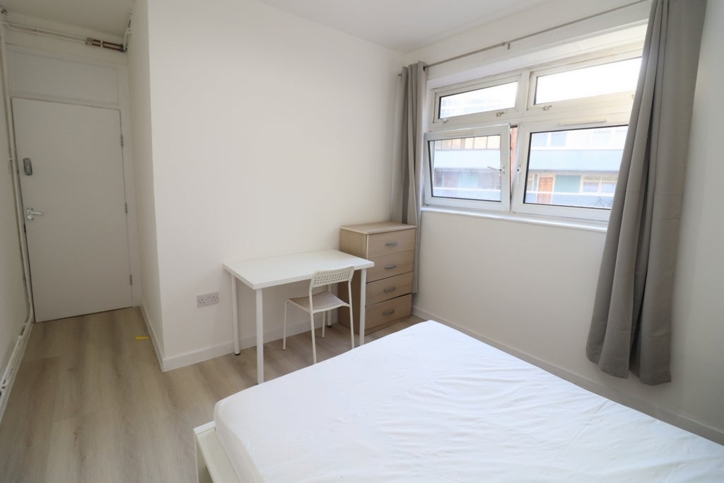 Room Globe Road in Greater London