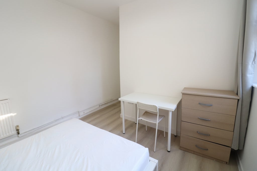 Room Globe Road in Greater London