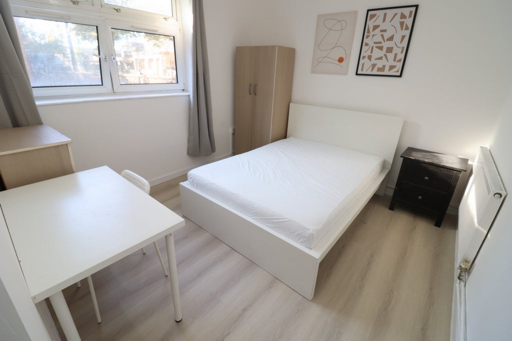 Room Globe Road in Greater London