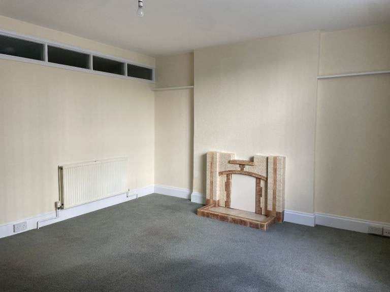 Flat Palace Avenue in Paignton