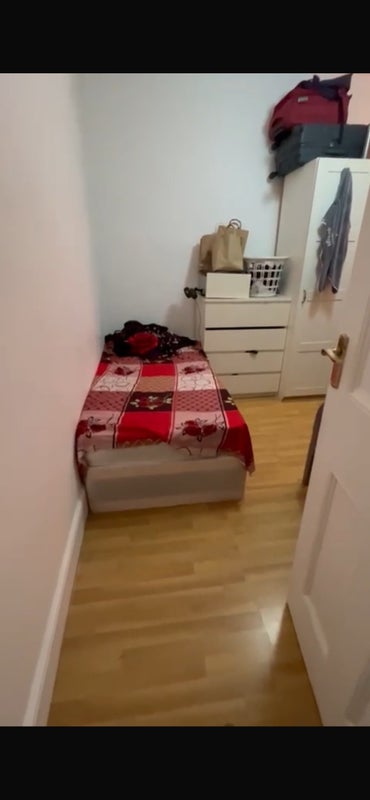 Room Burges Road in Greater London