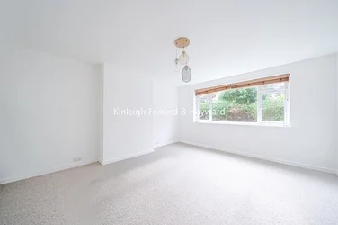 Flat Lambton Road in Greater London