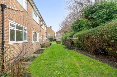 Flat Lambton Road in Greater London