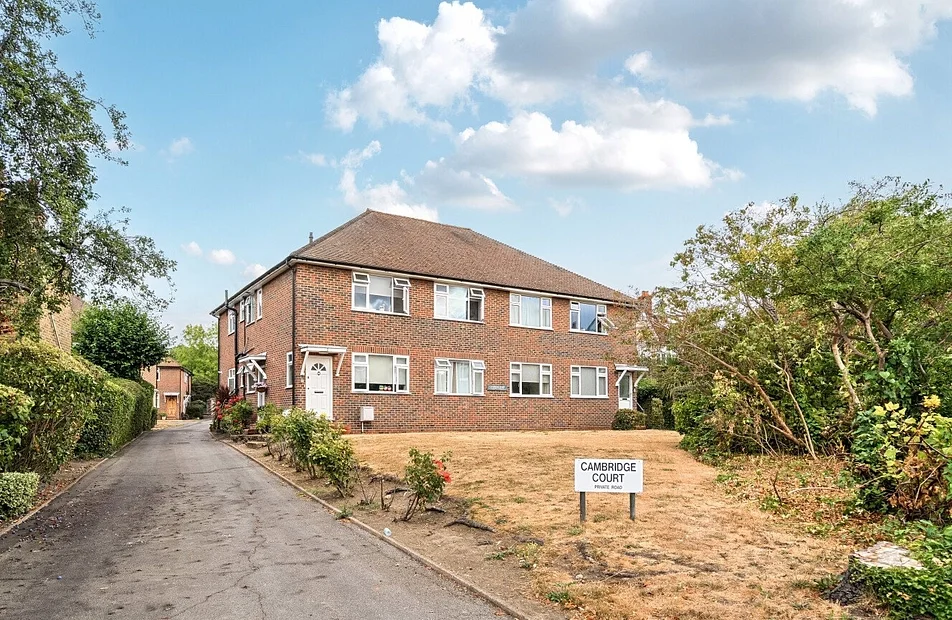 Flat Lambton Road in Greater London