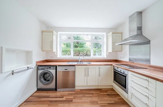 Flat Lambton Road in Greater London