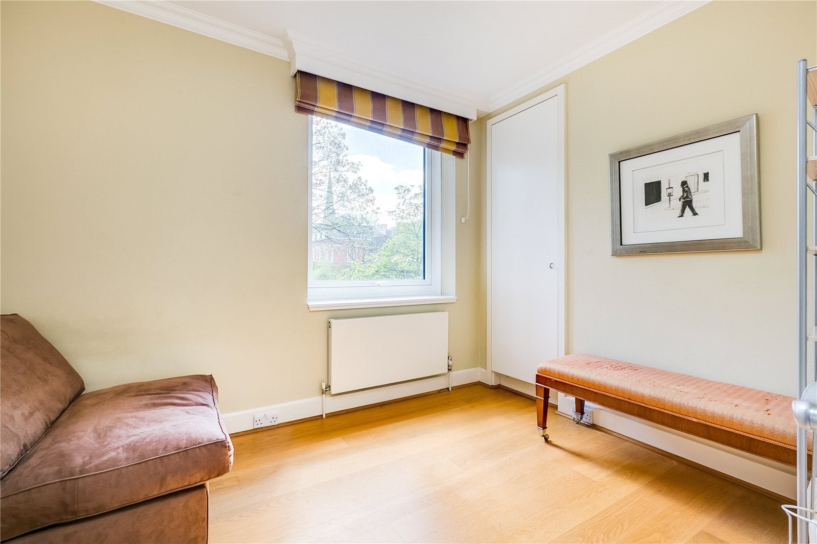 Flat Vicarage Gate in Greater London