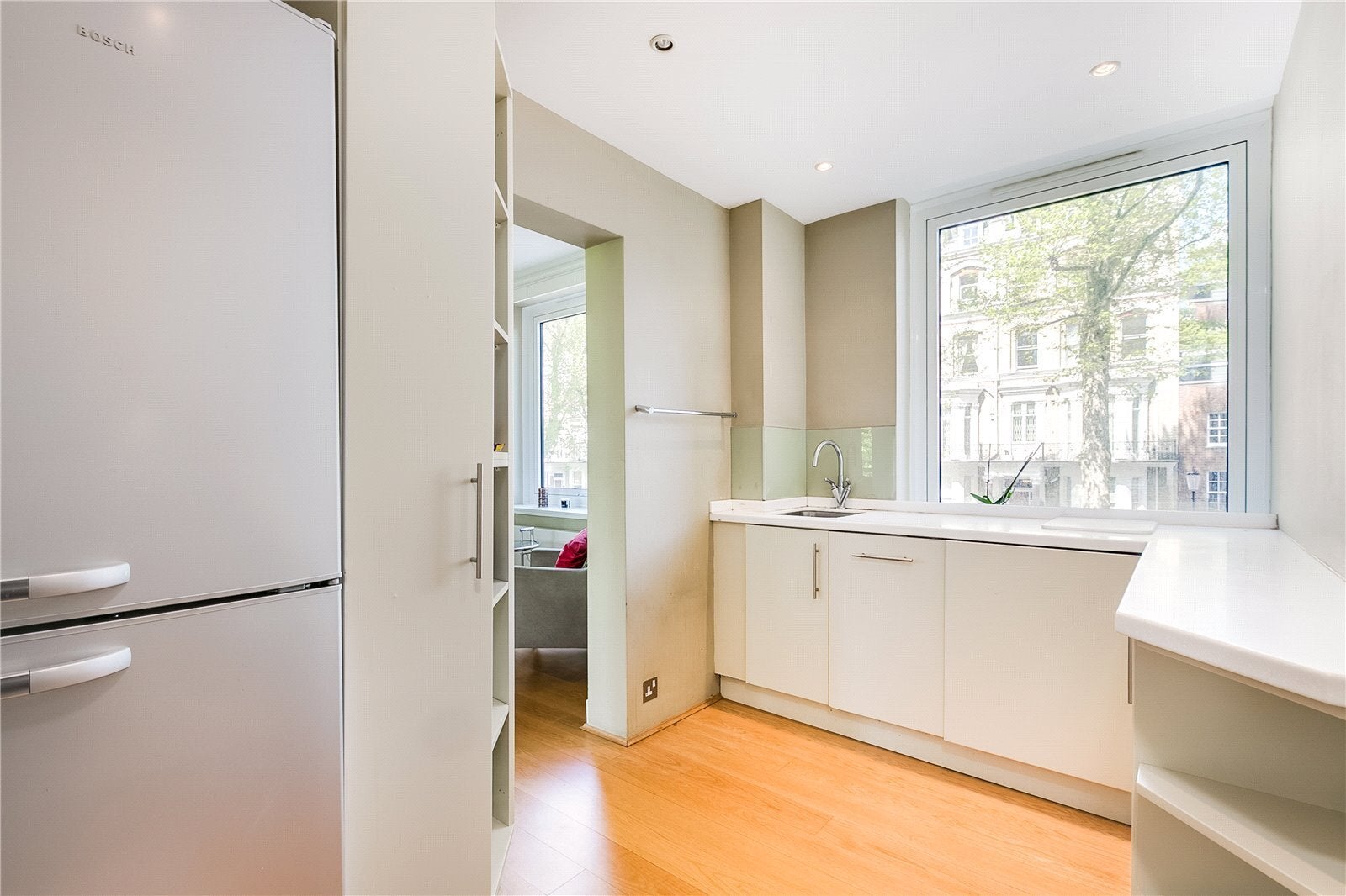 Flat Vicarage Gate in Greater London