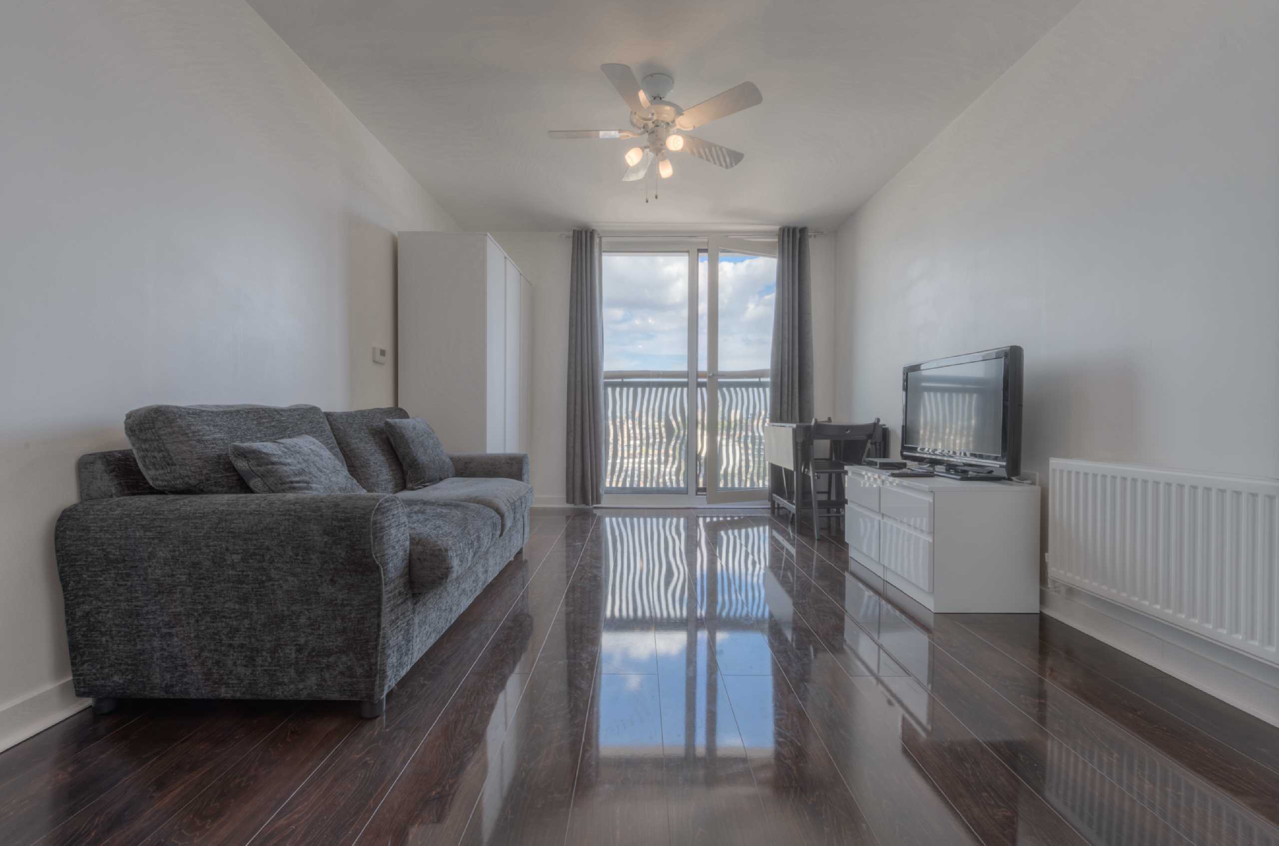 Flat Gatliff Road in City of Westminster